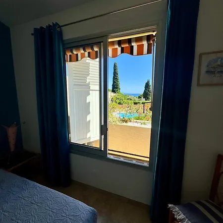 Lejlighed With Sea View And Pool At Pramousquier